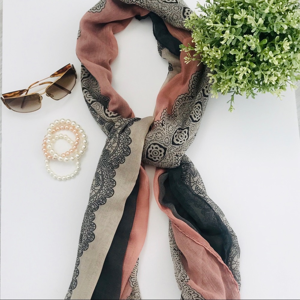 Women’s Print and solid scarf